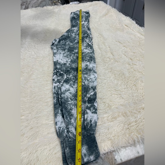 Stylish Gray Tie-Dye Women's Jumpsuit - Picture 5 of 8